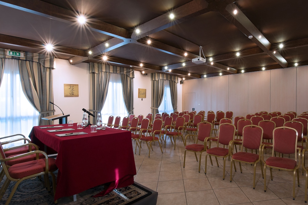 Hotel Villa Ducale Parma 55/58
