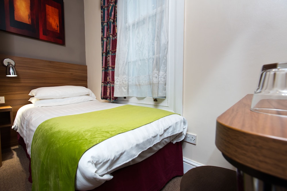 The Dover Hotel 28/43