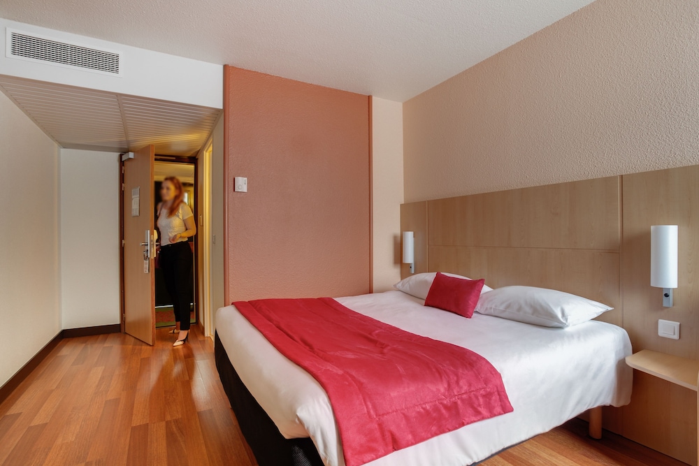 Ibis Angers Centre Chateau 16/75