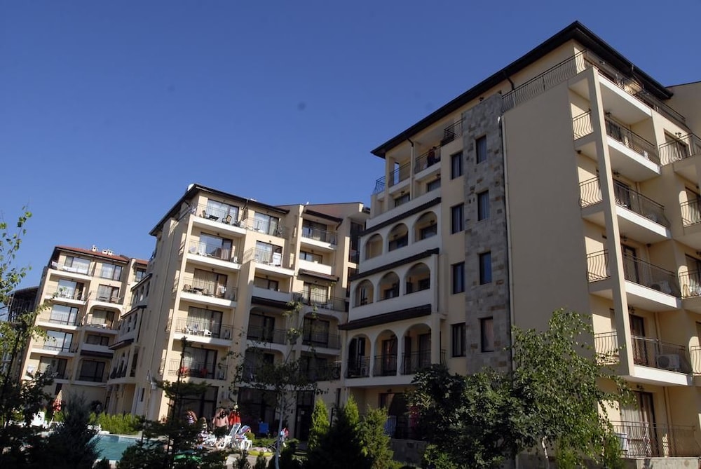 Aparthotel Rose Village 12/65