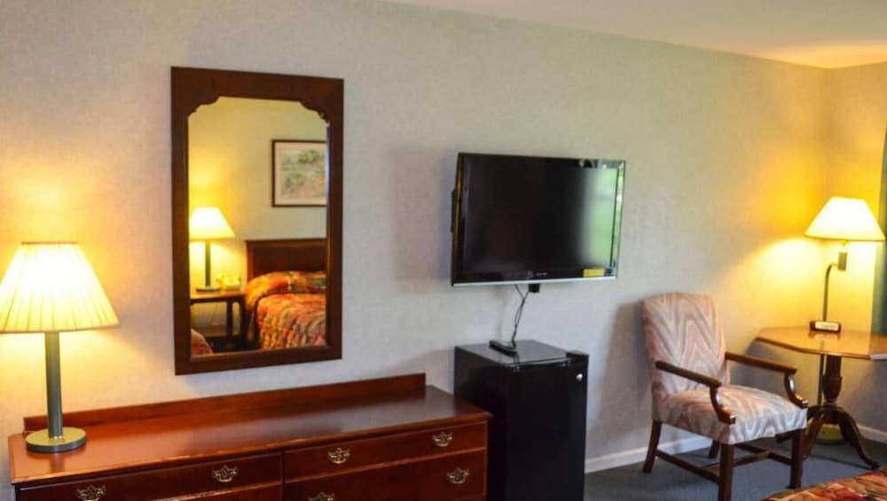 Surrey Inn Hotel 46/61
