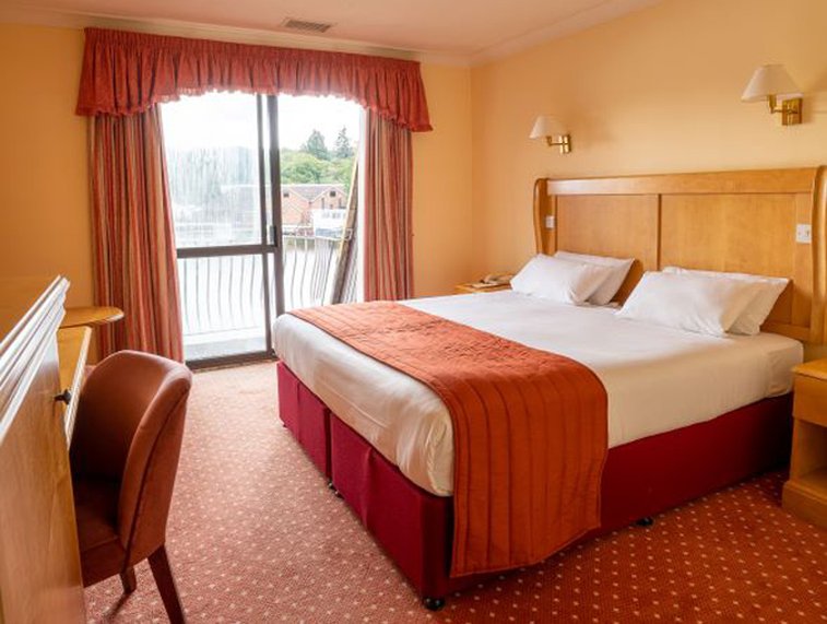Lakeside International Hotel 2/10