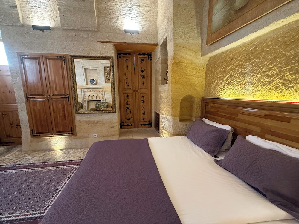 Stone, Queen Bed