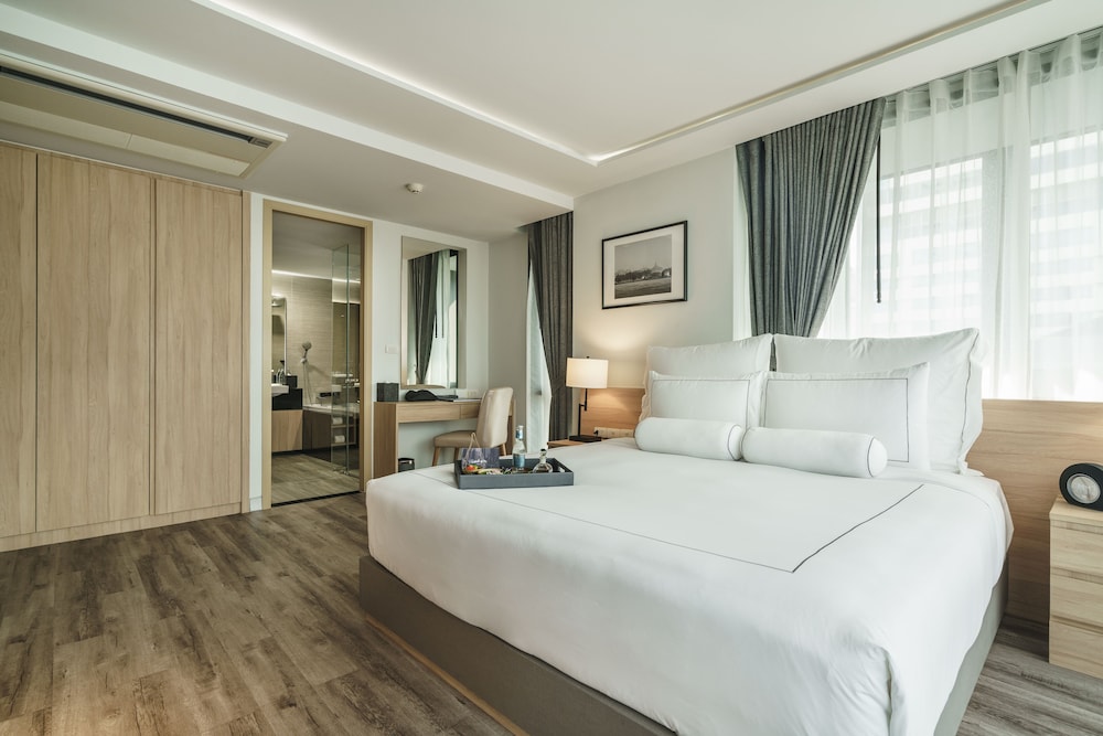 1 BEDROOM, SUITE