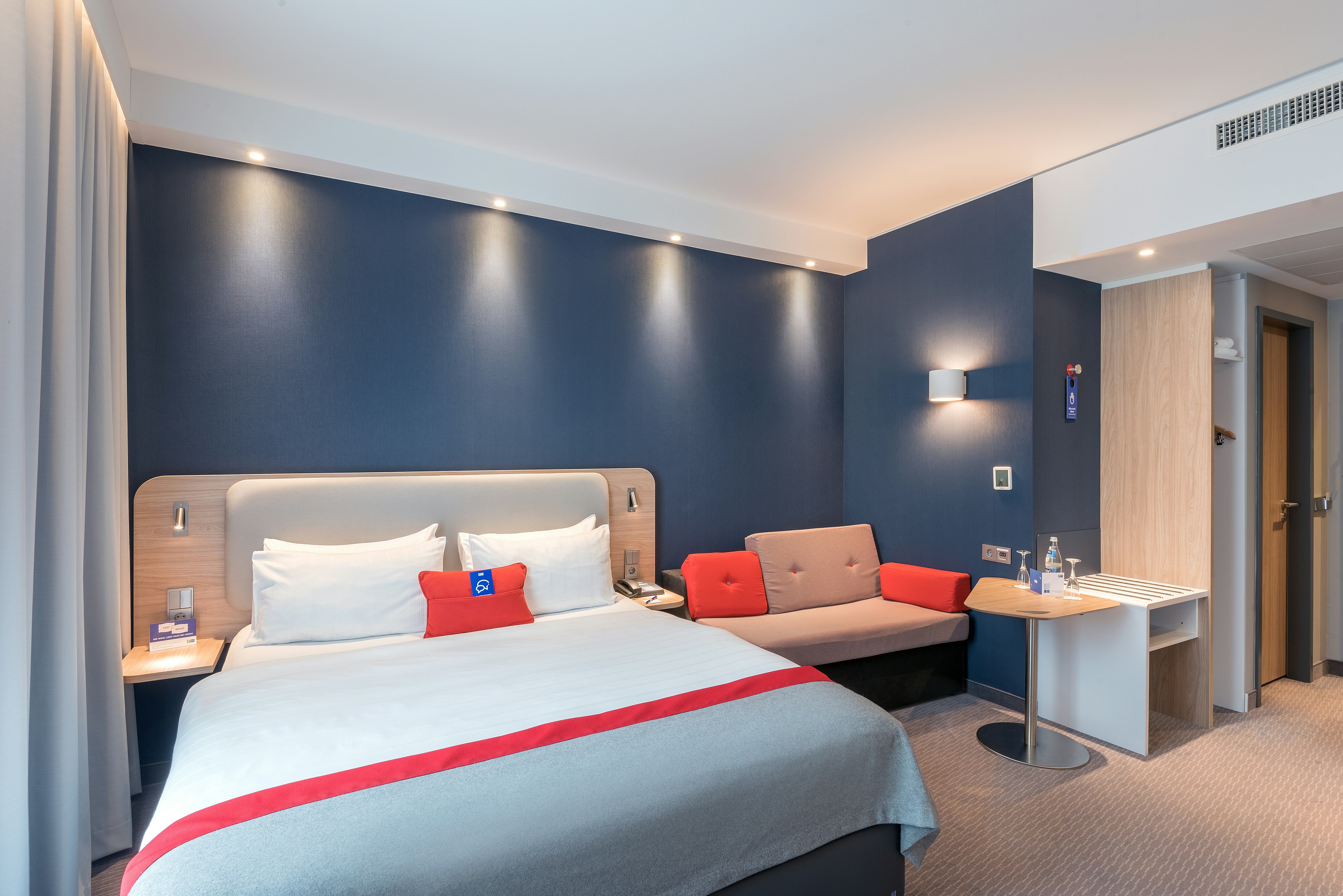 HOLIDAY INN EXPRESS SIEGEN 31/79