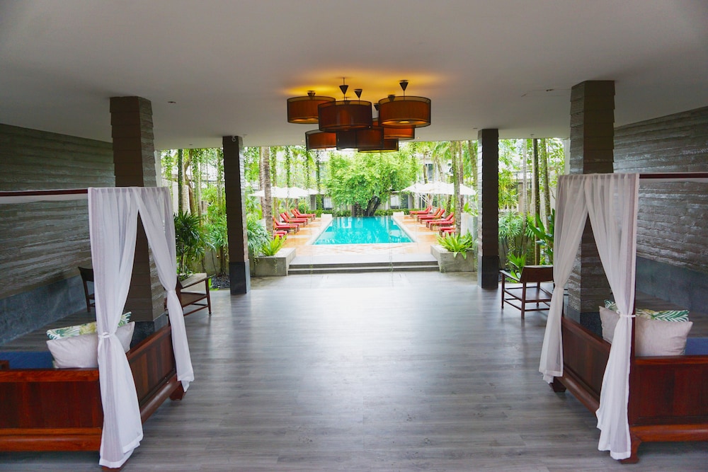 THE SIGNATURE PHUKET RESORT AND RESTAURANT 44/70
