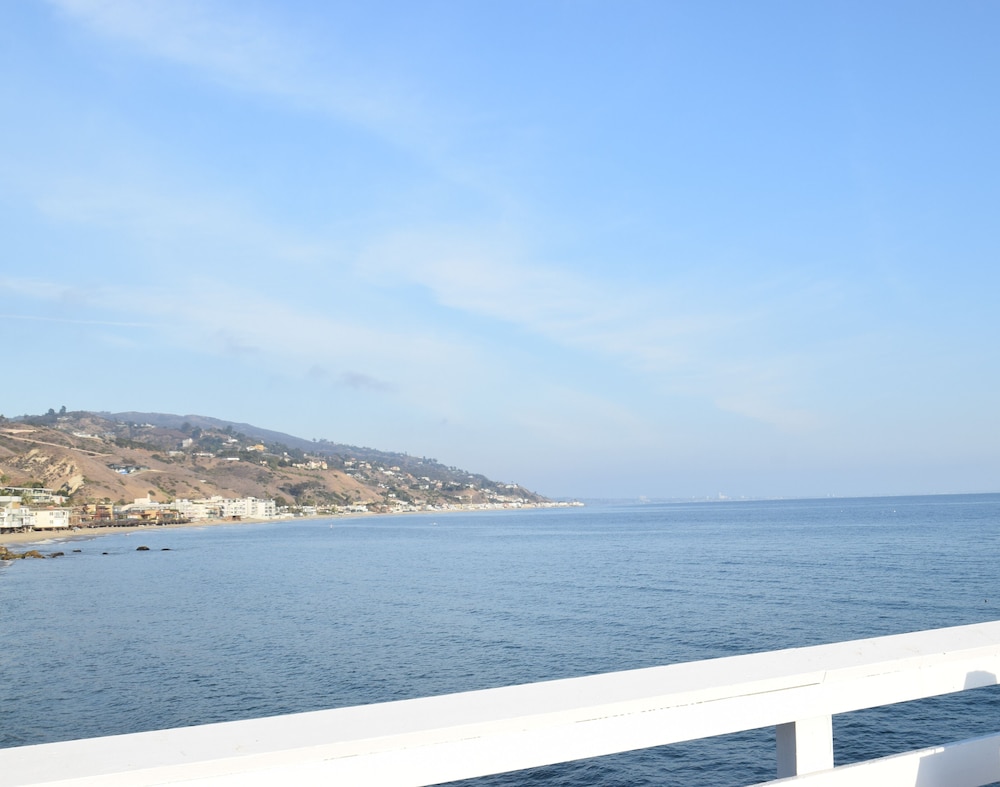 Malibu Beach Paradise Apartments 48/50