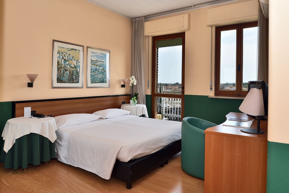 Hotel Carlton 17/62