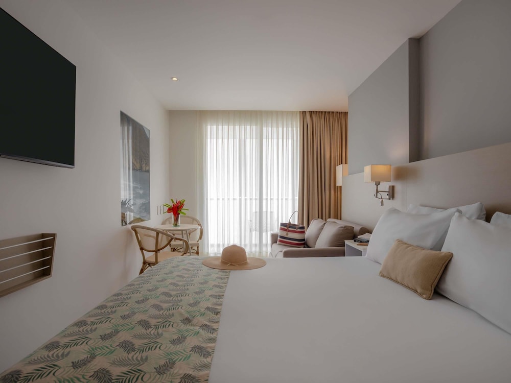 Superior, King Bed, Sofa