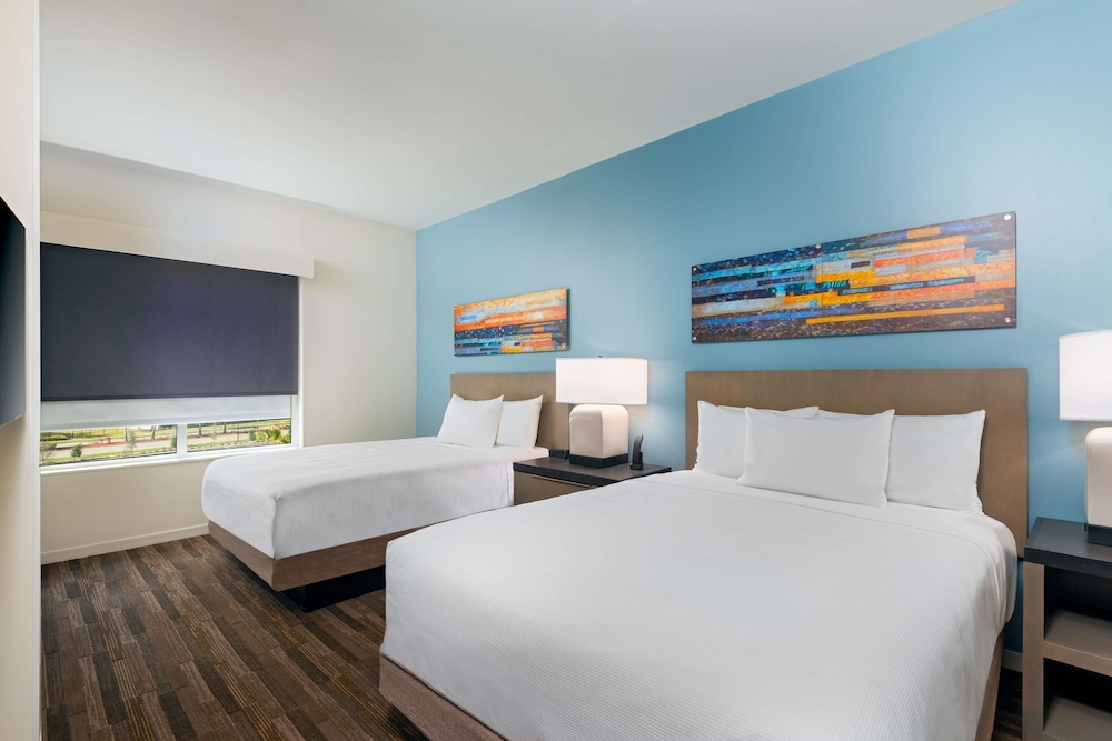 1 BEDROOM, SUITE, KITCHEN