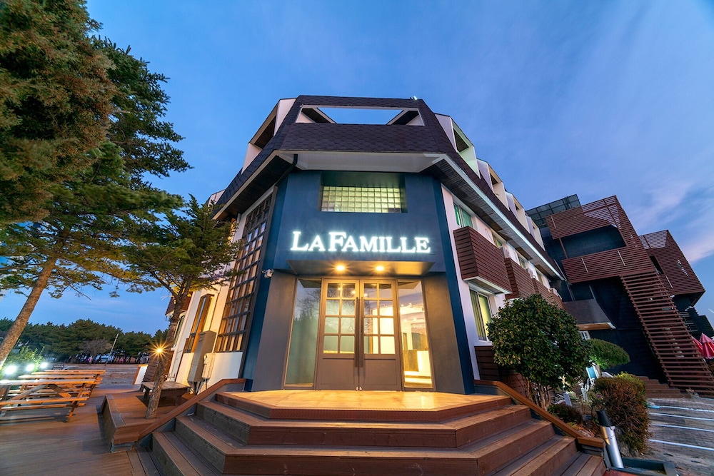 La Famille 1/19