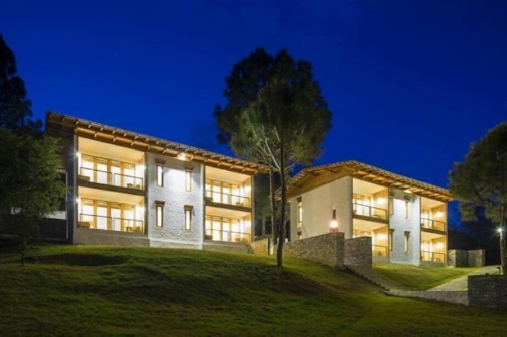 DHENSA BOUTIQUE RESORT 30/33