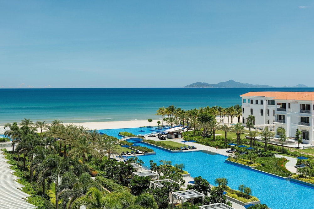 Sheraton Grand Danang Beach Resort and Spa 24/47