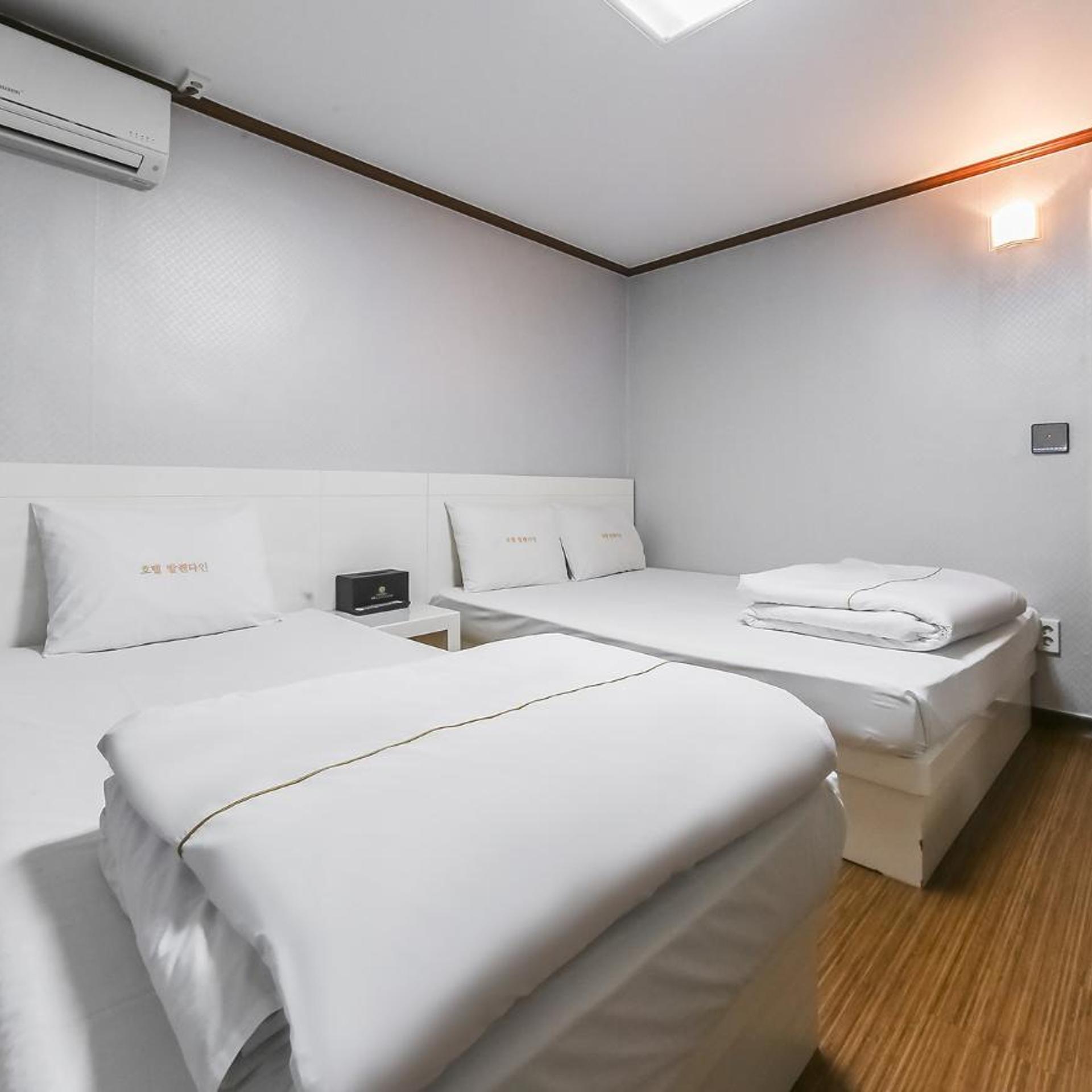 Standard, Twin Beds