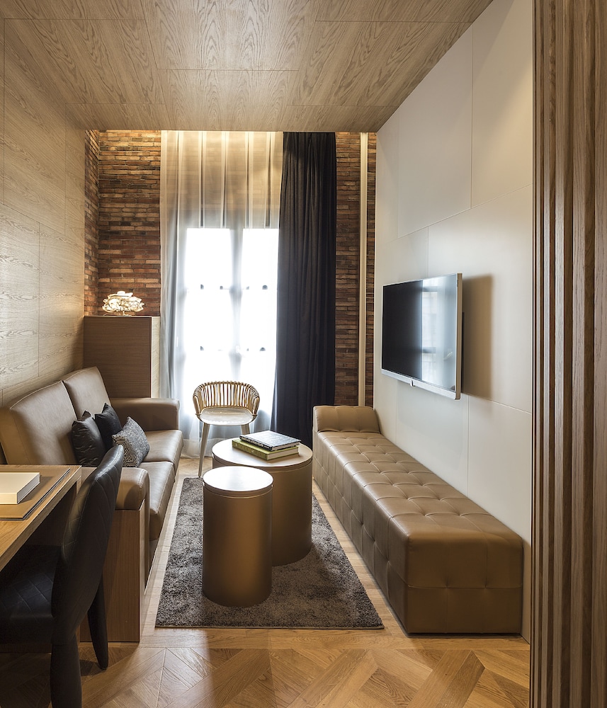 Monument Hotel 44/53