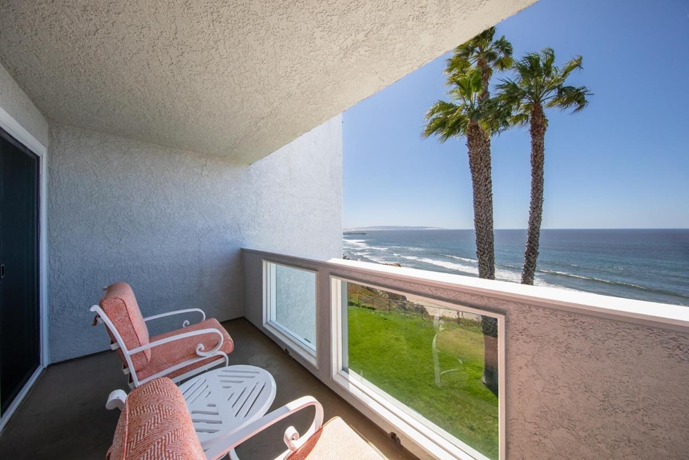 SeaCrest Oceanfront Hotel 35/70