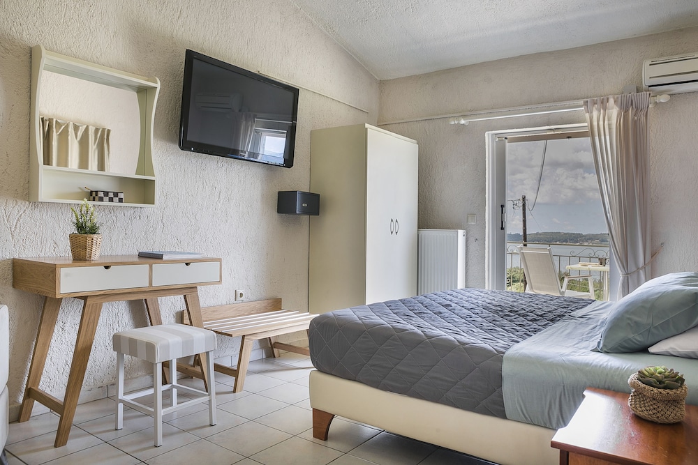 Panorama Fanari Studios Apartments 40/77