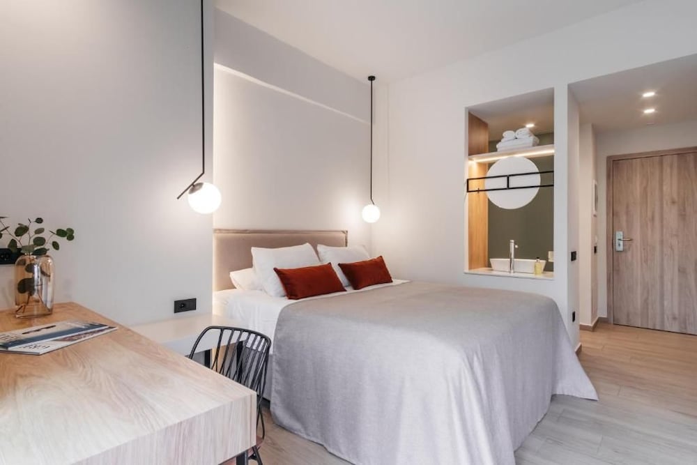 The City Hotel and Suites - Adults Only 23/61