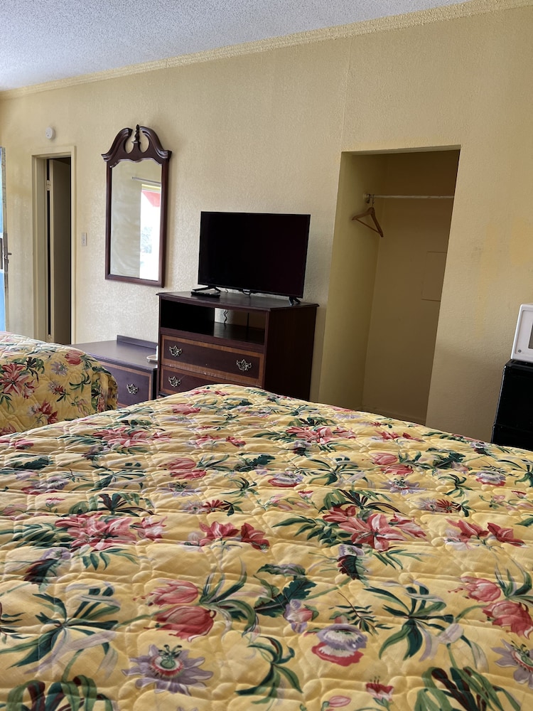 Motel 6 Williamston, NC - Highway 17 45/61
