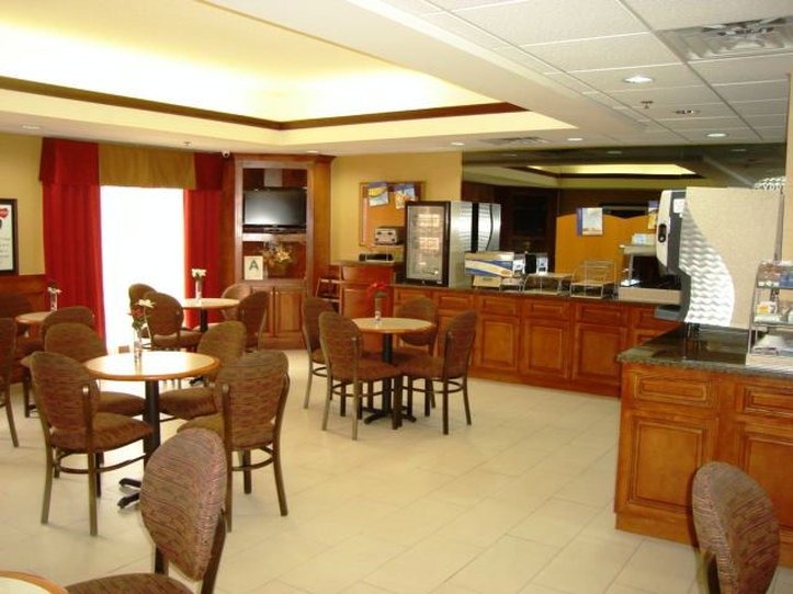 Holiday Inn Express Louisville Northeast 22/29
