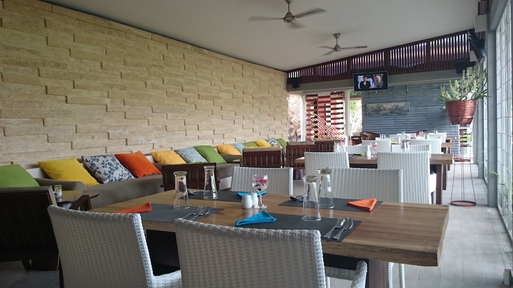 Ayom Suite 30/44