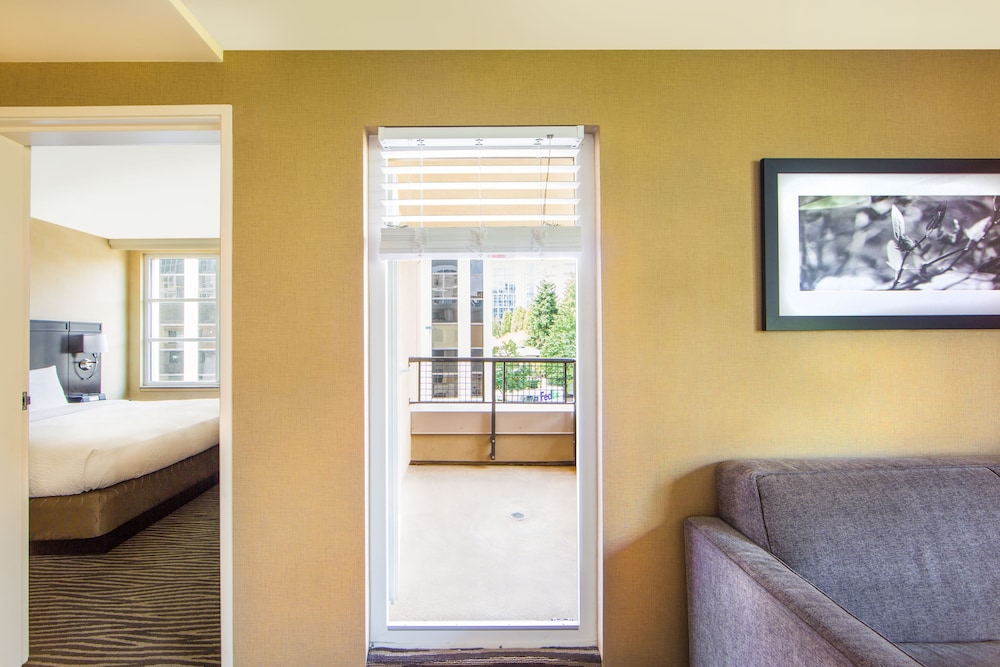 Courtyard by Marriott Seattle Bellevue/Downtown 27/38
