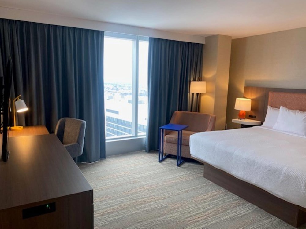 La Quinta Inn & Suites by Wyndham Jamaica NYC/JFK AirTrain 11/41