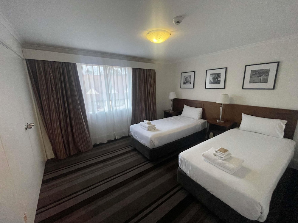 Mercure Canberra 16/41