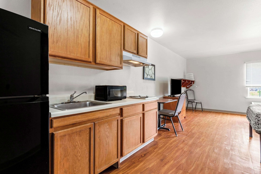 WoodSpring Suites Tulsa 33/39