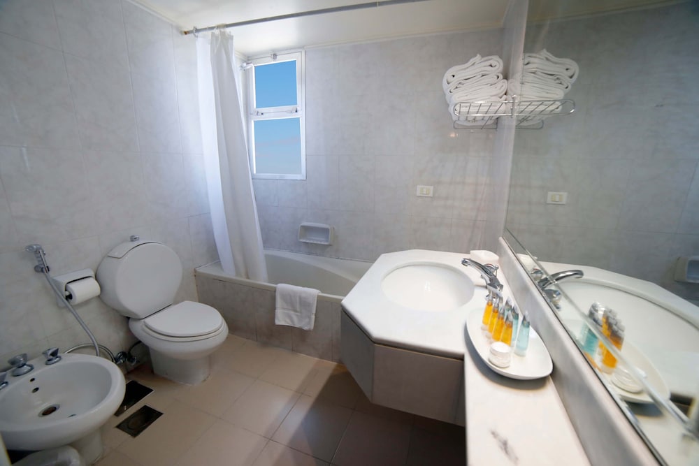 Holiday Home Suites 44/48