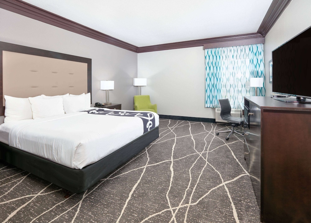 غرفة ديلوكس بسرير كينج لذوي الإعاقة، La Quinta Inn Suites Little Rock Bryant 3/7