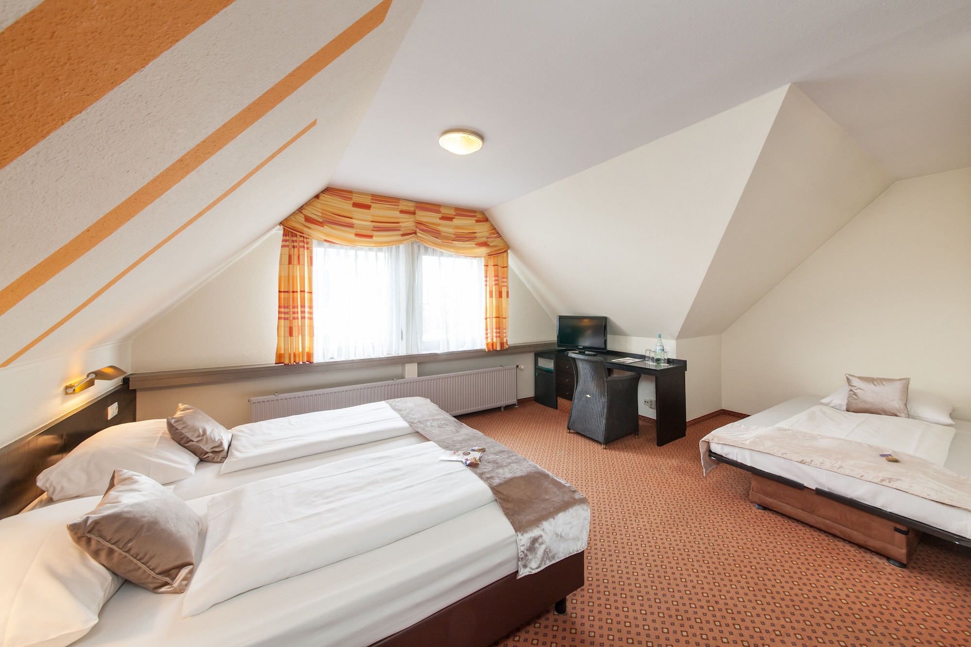 COMFORT, DOUBLE BED