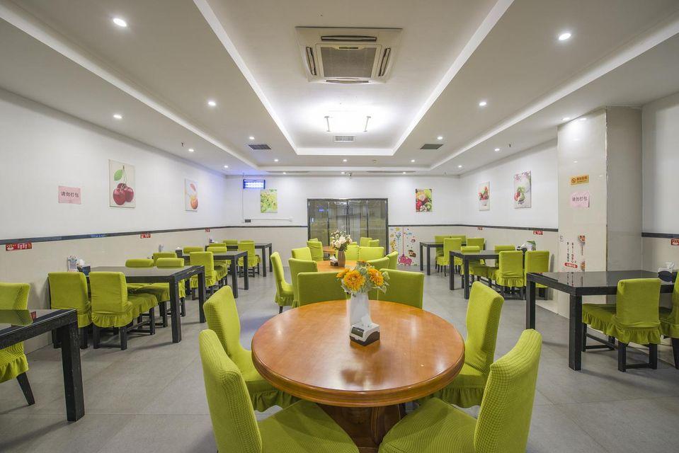 Boutique Holiday Hotel (Beihai Rt-Mart High-Speed Railway Station) 27/30