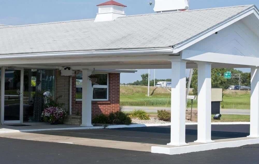 Days Inn by Wyndham Wauseon 1/49