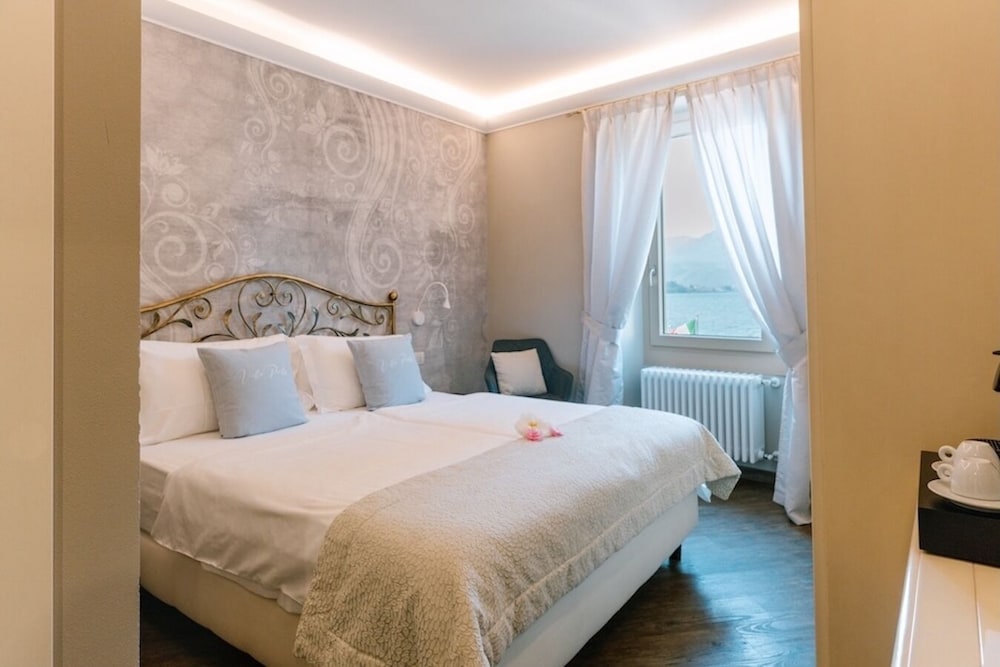 غرفة كلاسيكية بسرير مزدوج بإطلالة على البحيرة، Relais Villa Porta 6/10
