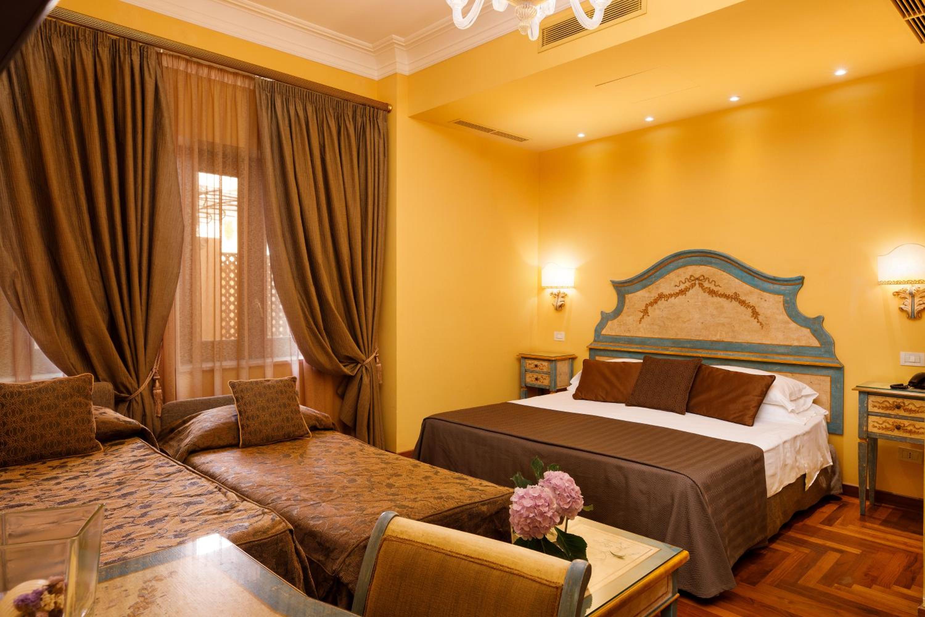 Room, Quadruple