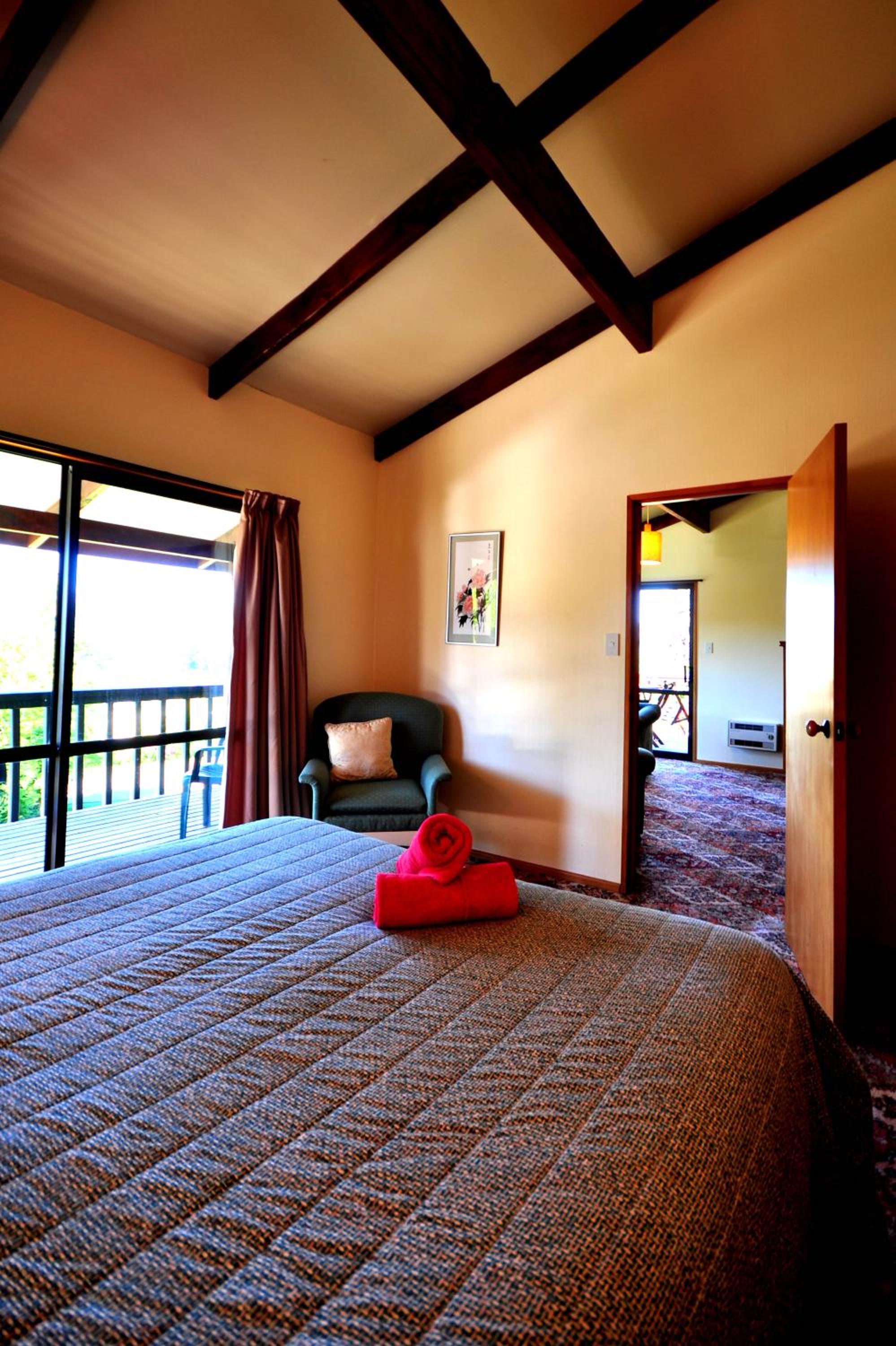 2 Bedrooms, Villa