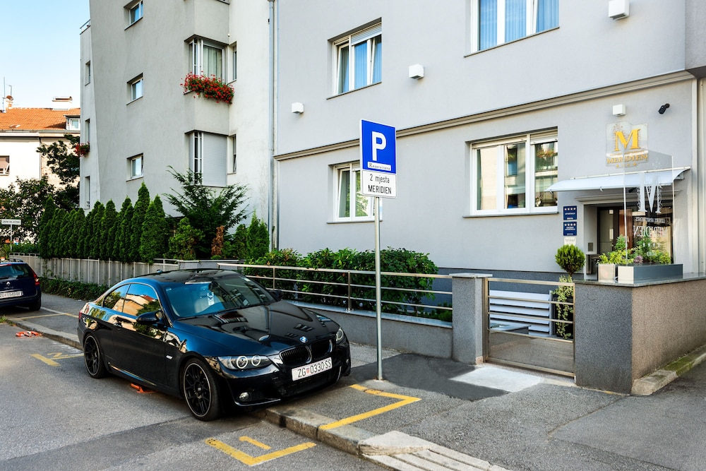 Meridien Luxury Apartments 43/50