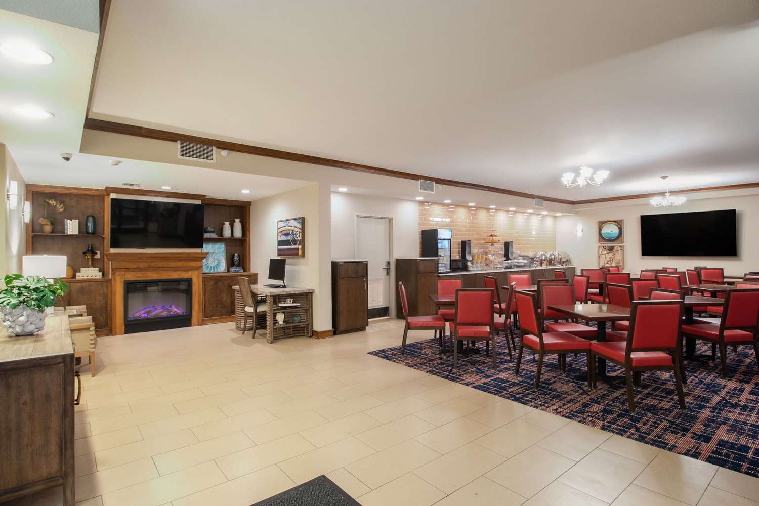 Econo Lodge Inn & Suites Foley-North Gulf Shores 32/40