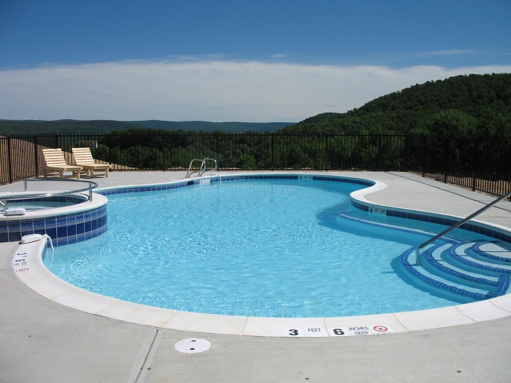 August Lodge Cooperstown 18/42
