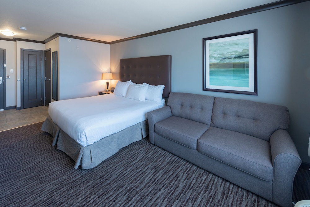 Superior, King Bed, Sofa