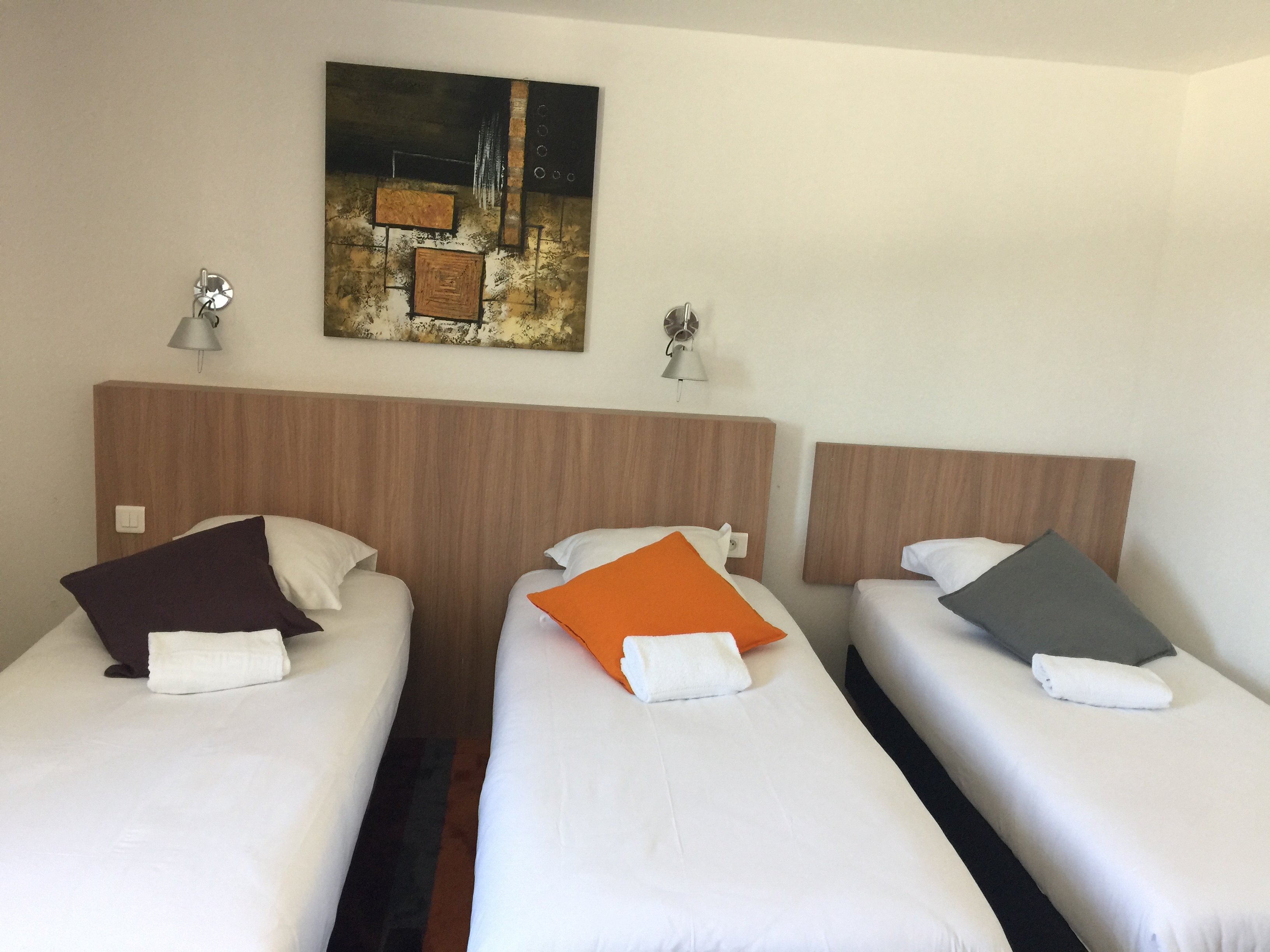 غرفة قياسية ثلاثية