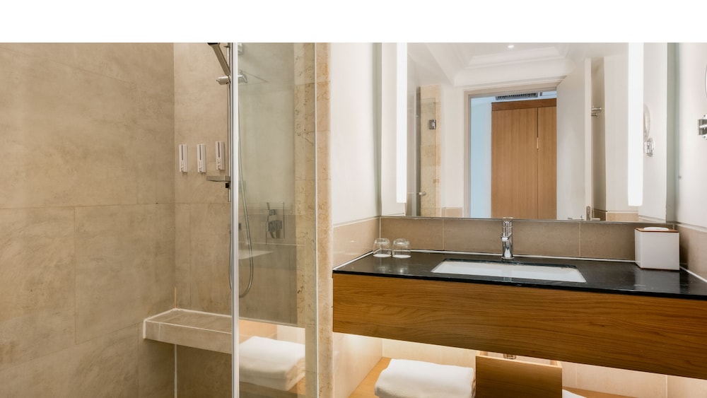 GRAND, TWIN BEDS, GARDEN VIEW, BALCONY