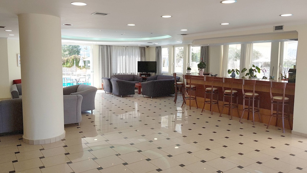 Sunny Bay Hotel 8/67