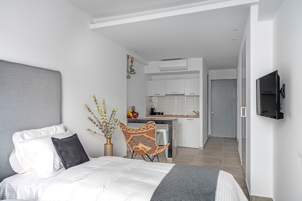 Mythos Luxury Suites 16/50