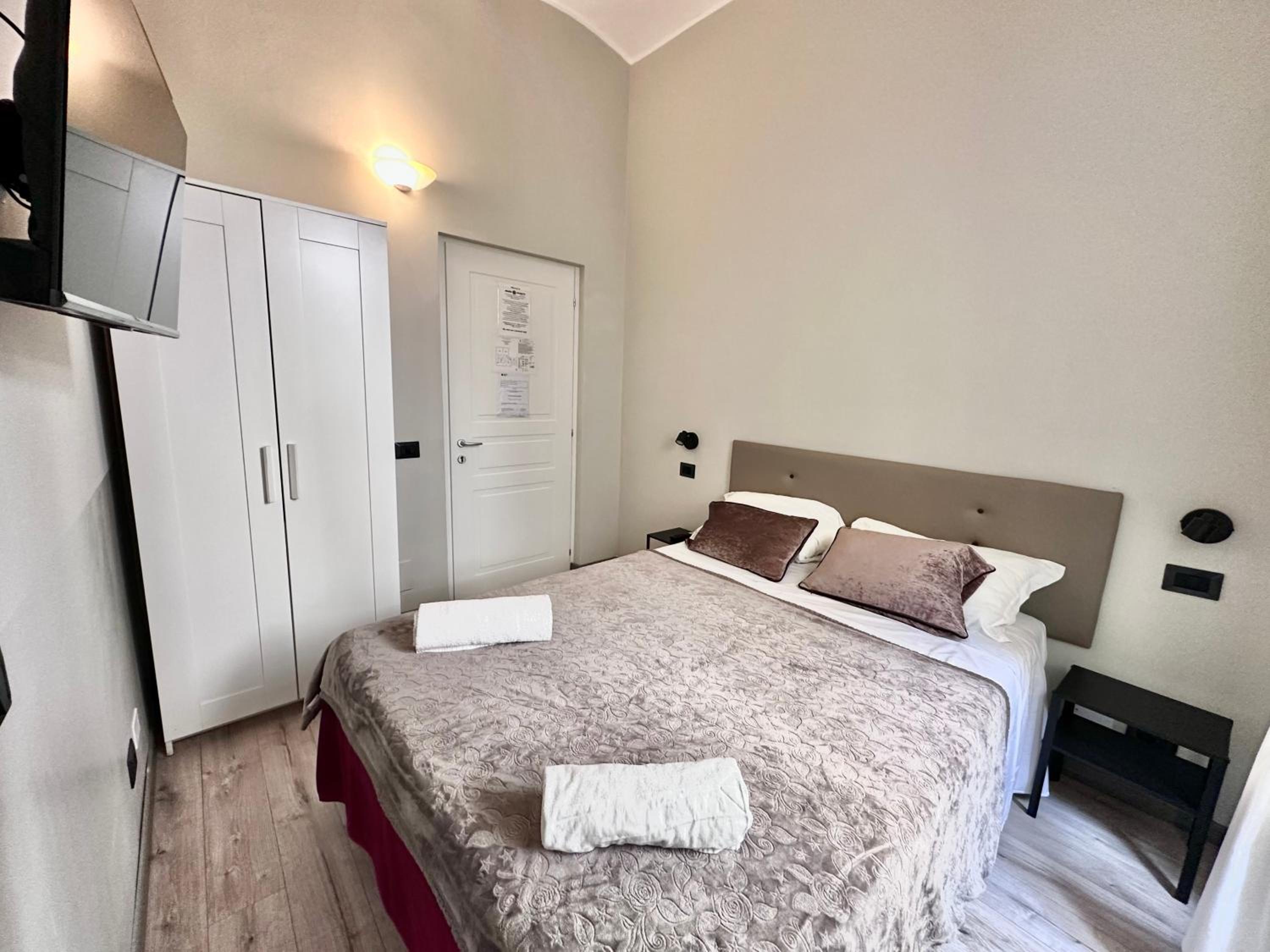 Room, Double Bed