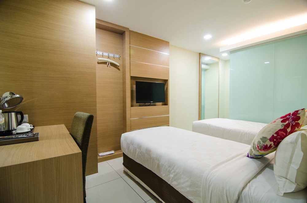 Deluxe, Twin Beds, Mornington Hotel Bukit Permata 2/3