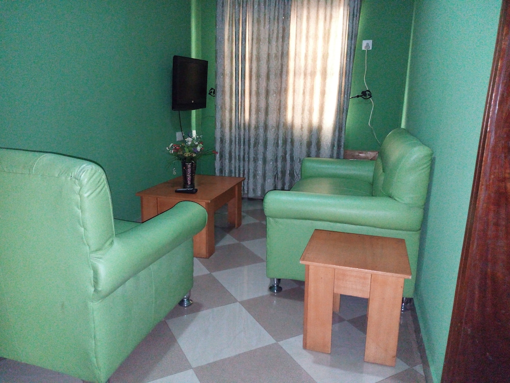 Richanthonio Suites 13/24