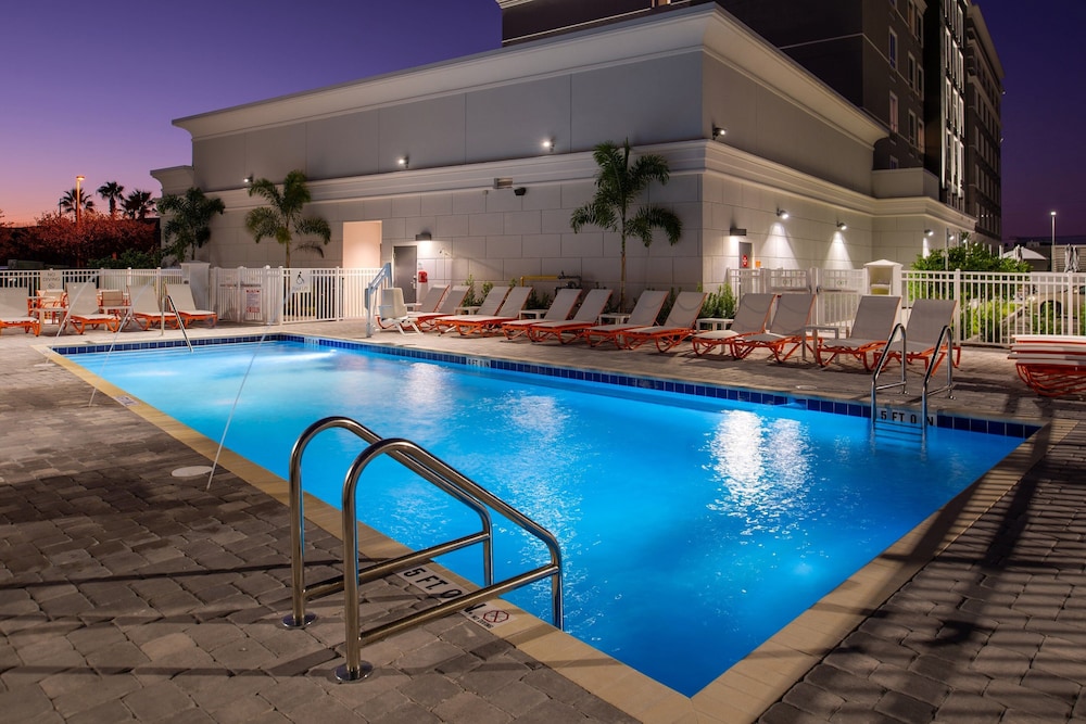 Holiday Inn & Suites Orlando I-Drive - Theme Parks in ORLANDO - FL