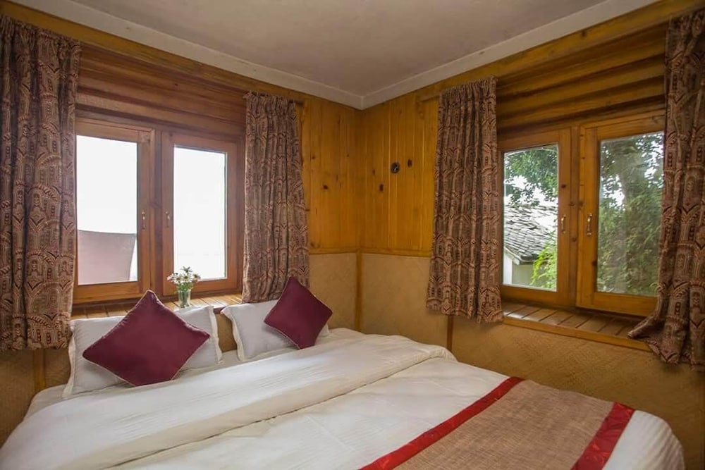 Everest Manla Resort 5/50